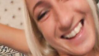 Blonde schlampe im ehebett gefickt