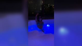 I got very naughty into the jacuzzi