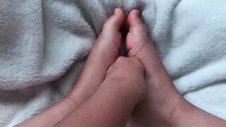 I strokes my toes inside oil thinking it's a dick