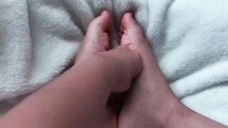 I strokes my toes inside oil thinking it's a dick