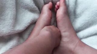 I strokes my toes inside oil thinking it's a dick