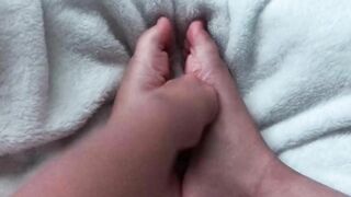 I strokes my toes inside oil thinking it's a dick