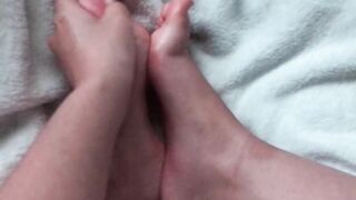 I strokes my toes inside oil thinking it's a dick