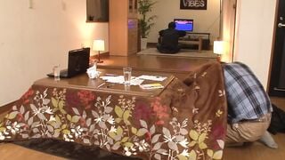 https://bit.ly/31q8Al4　I can't stand the defenseless lower body inside the kotatsu and it's mischievous! A stunning women who seems to be an adult begins to writhe without making a voice so as not to be understood by others ...[Part 4]